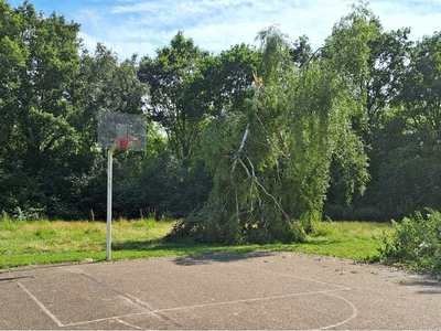 NOC-Poly- Stormschade bij basketbalveld